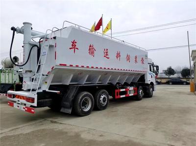 解放四軸飼料車(chē) 鋁合金罐體20噸不超載，高效運(yùn)輸新選擇