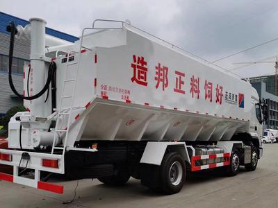 國(guó)六柳汽15噸小三軸散裝飼料車(chē) 高效畜牧運(yùn)輸?shù)狞S金選擇
